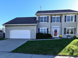 717 S Woodpine Dr, Elkhorn, WI 53121