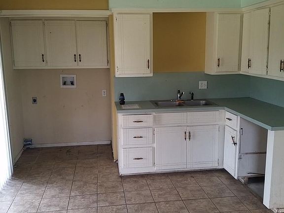 2nd image of 553 W Cowley St