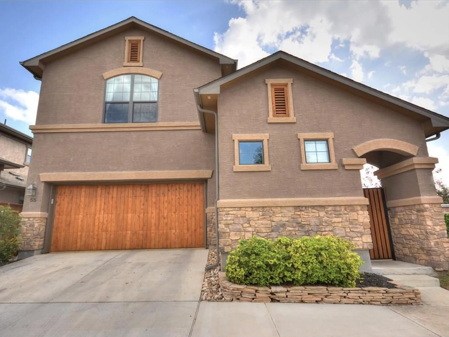 3 bed, 3.5 bath, 2671 sqft, $3,200 — Photo 1