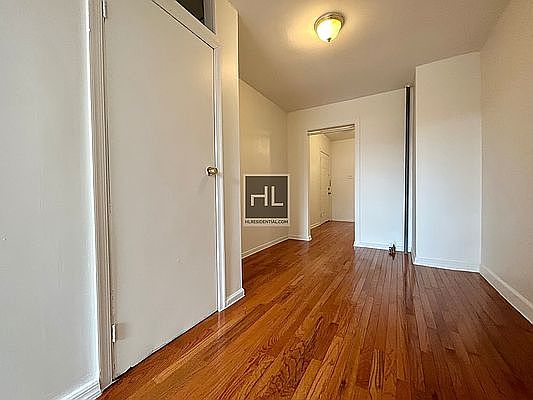 5th image of 692 Henry St APT 2R