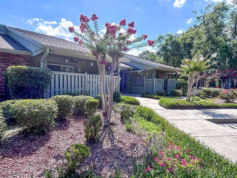 Pines on the Bay Apartments — Photo 5