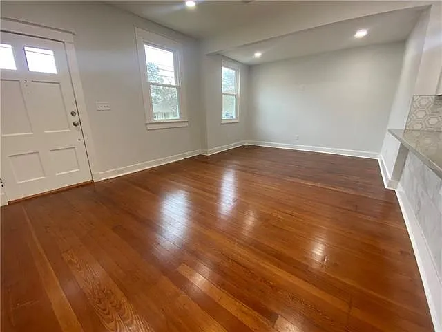 2 bed, 1.0 bath, 1300 sqft, $2,700 — Photo 3