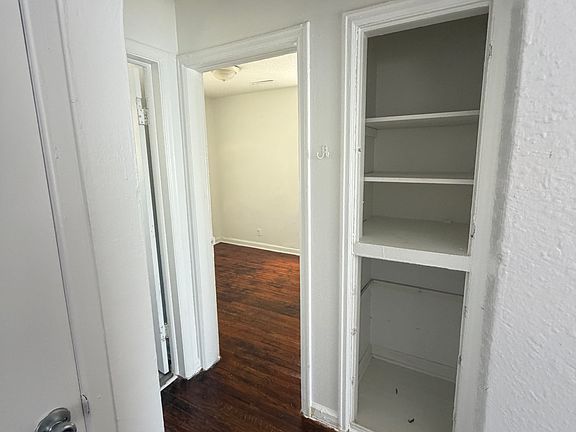 3rd image of 1542 N Estelle Ave