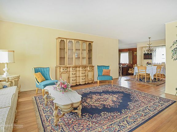 5th image of 6 Miriam Ln