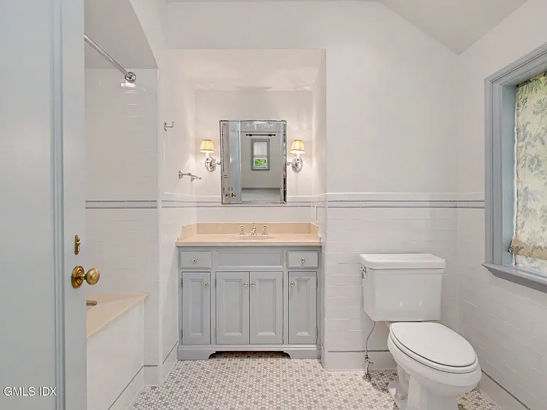 183 E Putnam Ave #CARRIAGE HOUSE — Photo 23