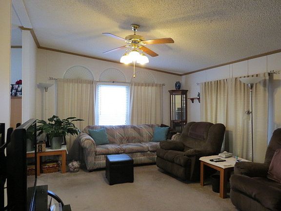 3rd image of 925 Pembrooke Ln