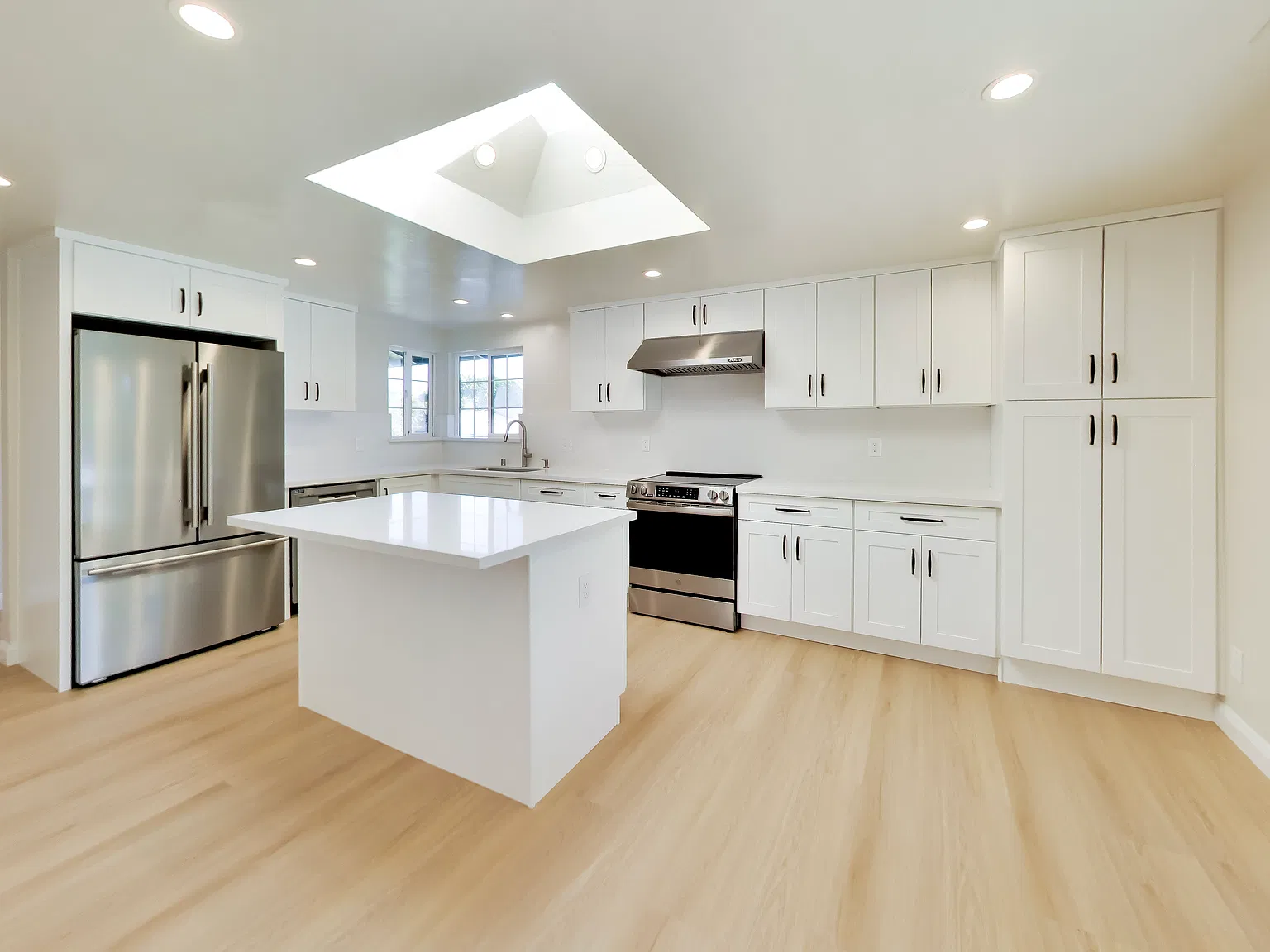 3 bed, 1100 sqft, $3,750 — Photo 2