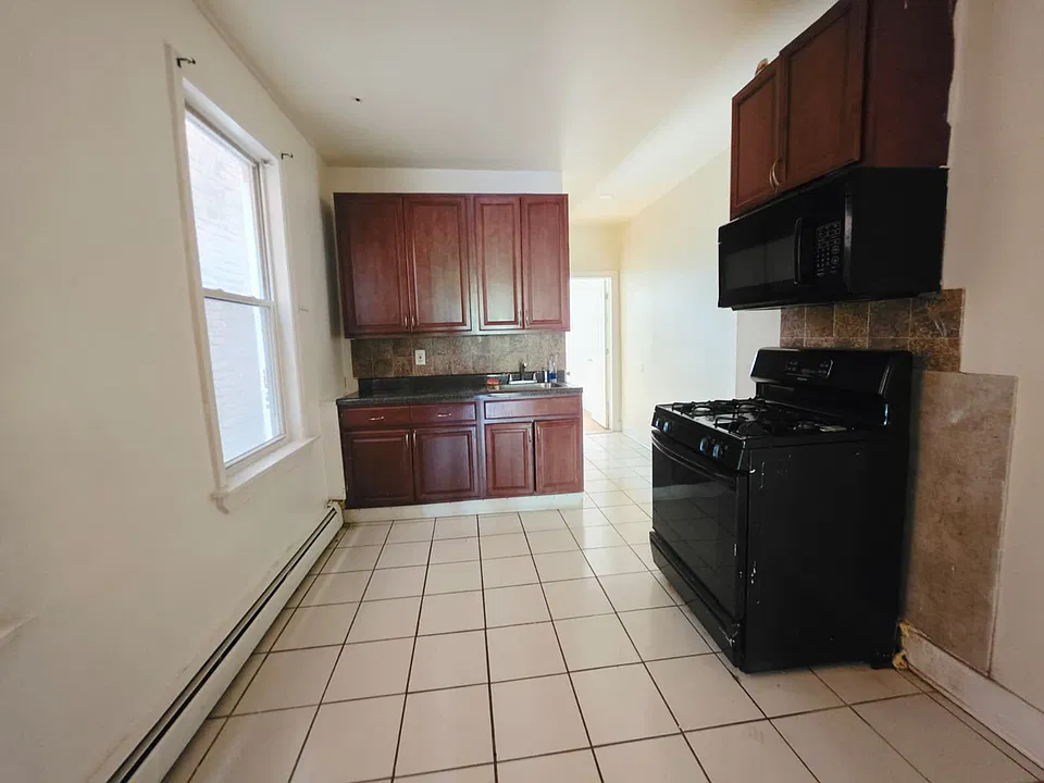 149 Wilkinson Ave #2E