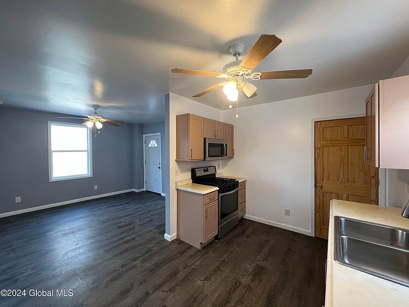 3rd image of 70 Wells Street