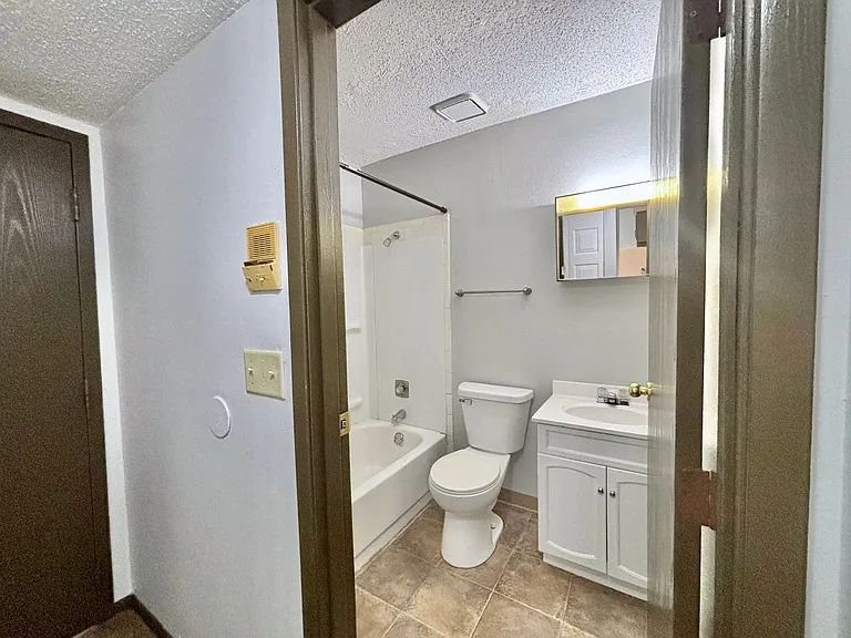 Breckenridge Davenport Apartments — Photo 33