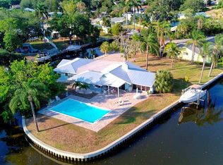 245 Magellan Dr, Sarasota, FL 34243