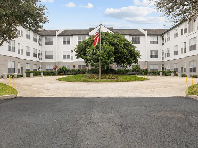 Lexington Club at Vero — Photo 14