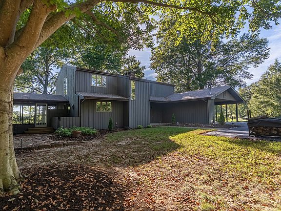 3rd image of 232 Potters Rd