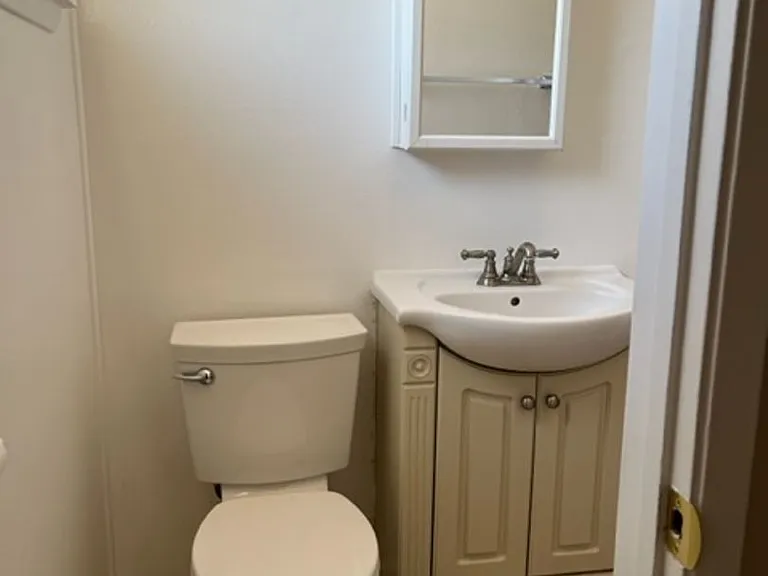 902 Oakwood St — Photo 13