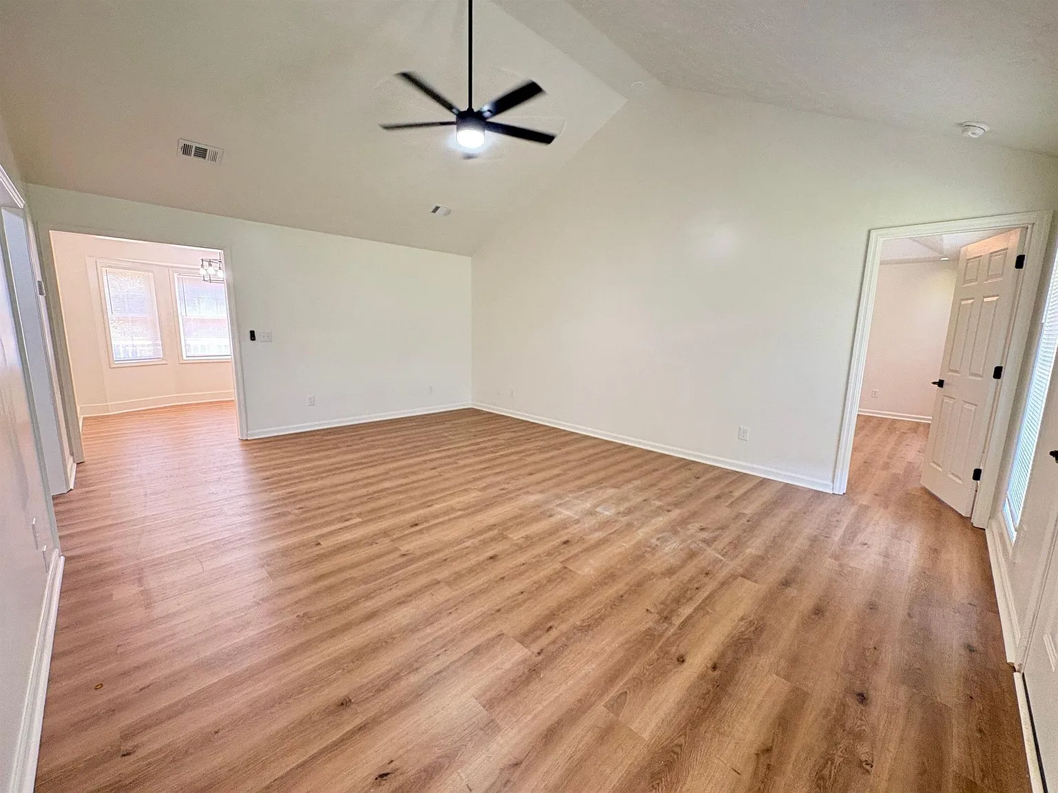 2107 S Seale Rd — Photo 2
