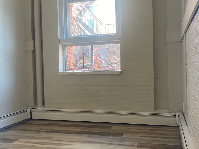 38 Groton Ave #4E — Photo 4