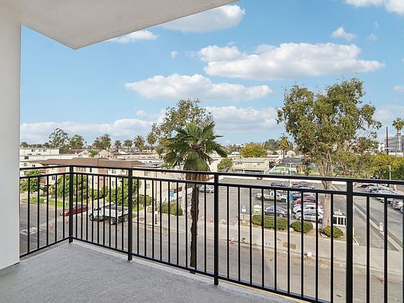 3rd image of 14606 Sylvan St #509