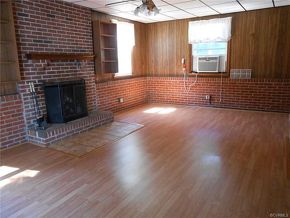 4th image of 7987 Kenmore Dr