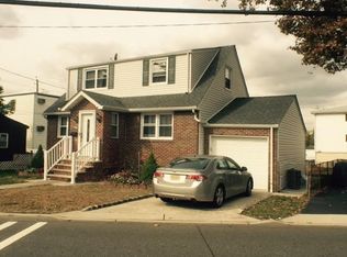 1075 Farm Rd, Secaucus, NJ 07094