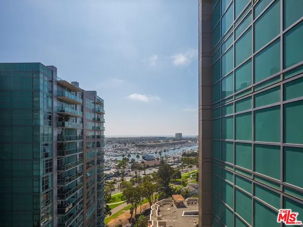 13700 Marina Pointe Dr, Venice, CA