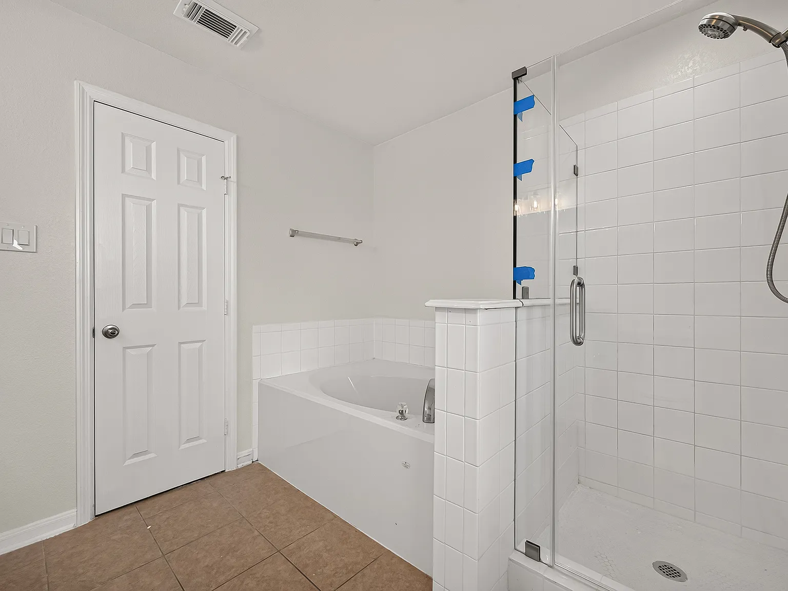 3 bed, 2.5 bath, 1668 sqft, $2,000 — Photo 2