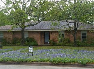 3600 Meadow Oaks Ln, Bryan, TX 77802