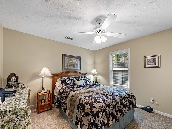 4th image of 88 Woodland Way