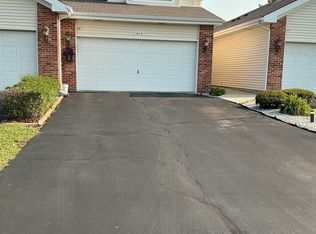 5613 W Sutton Pl, Monee, IL 60449
