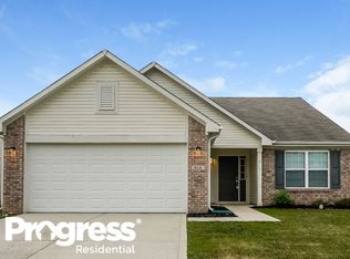 613 Grassy Bend Dr, Greenwood, IN 46143