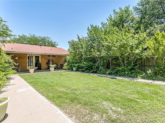 4th image of 537 NW Tarrant Ave