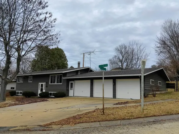 1314 Skyline Dr, Decorah, IA 52101