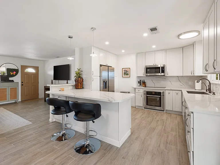42600 Wisconsin Ave — Photo 3