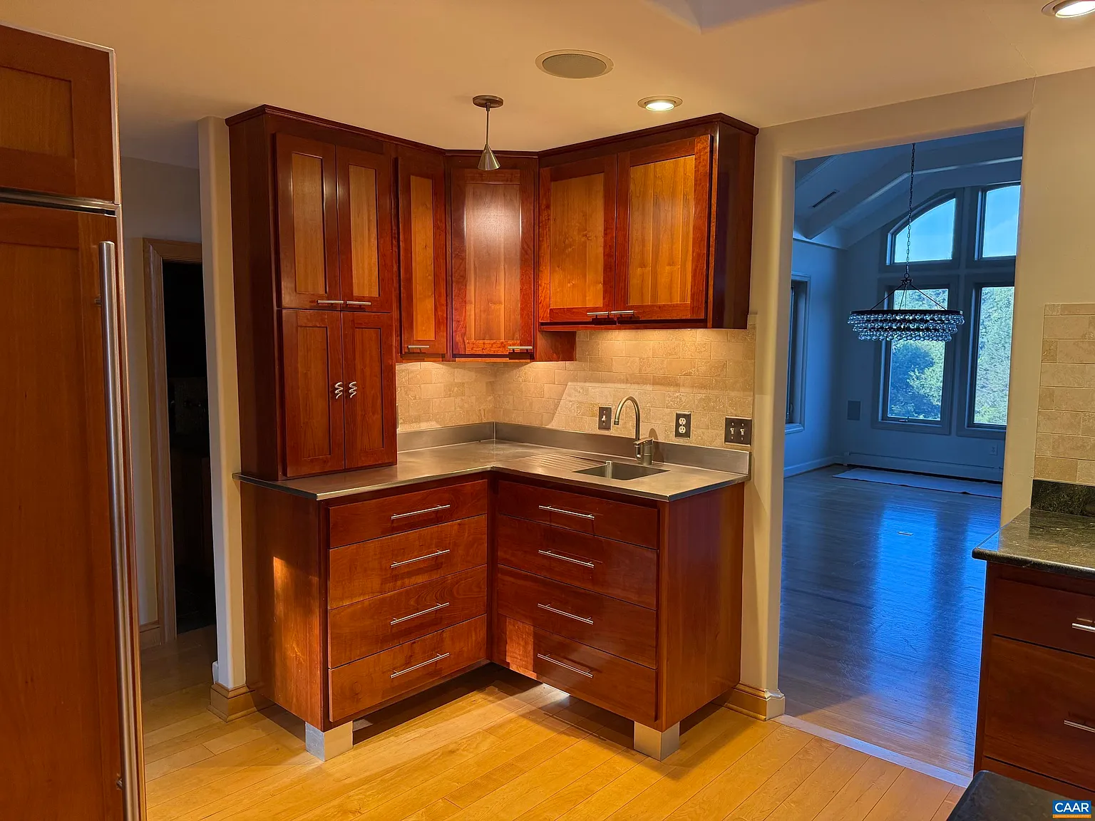 4 bed, 2.5 bath, 3328 sqft, $6,500 — Photo 4