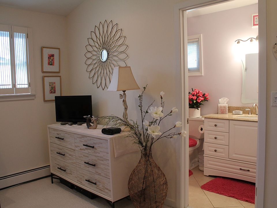 Second BR w/en suite