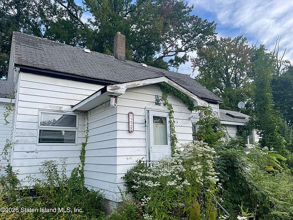 5th image of 228 Bayview Ave