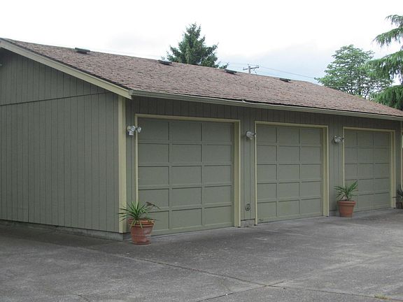 Each tenant has their own garage.