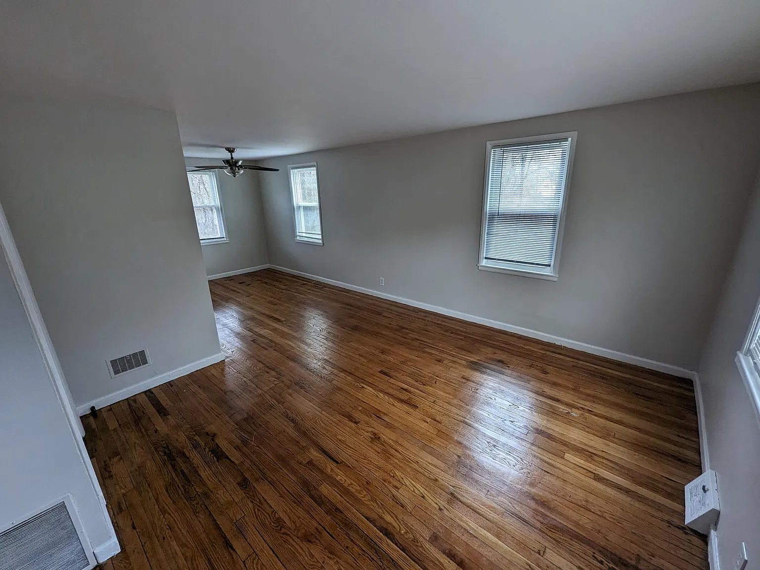 2 bed, 864 sqft, $2,350 — Photo 2
