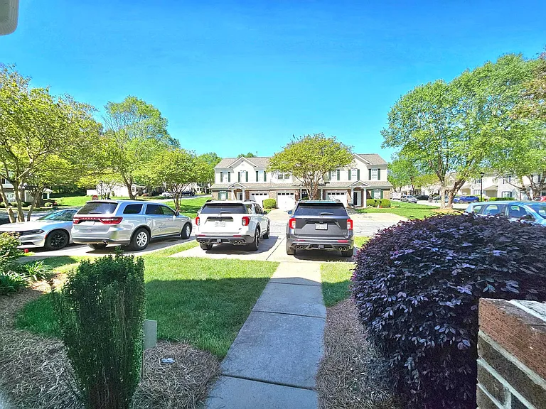 5817 Fox Point Cir — Photo 3