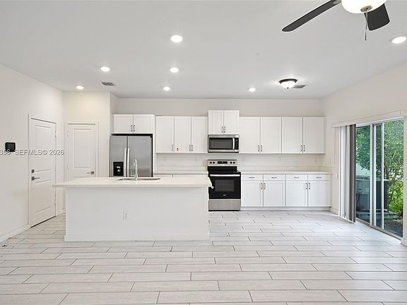 5th image of 763 SE 17th St