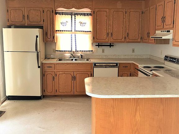 5th image of 206 Fox Creek Dr