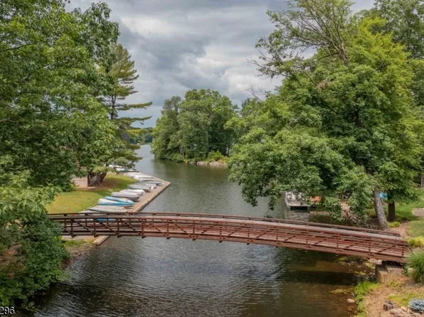 329 Pines Lake Dr, Wayne Twp., NJ 07470