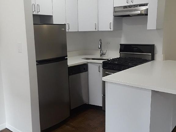 4th image of 20 Beekman Pl APT 9E