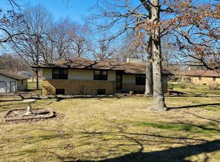 3205 Las Vegas Dr, Decatur, IL 62526