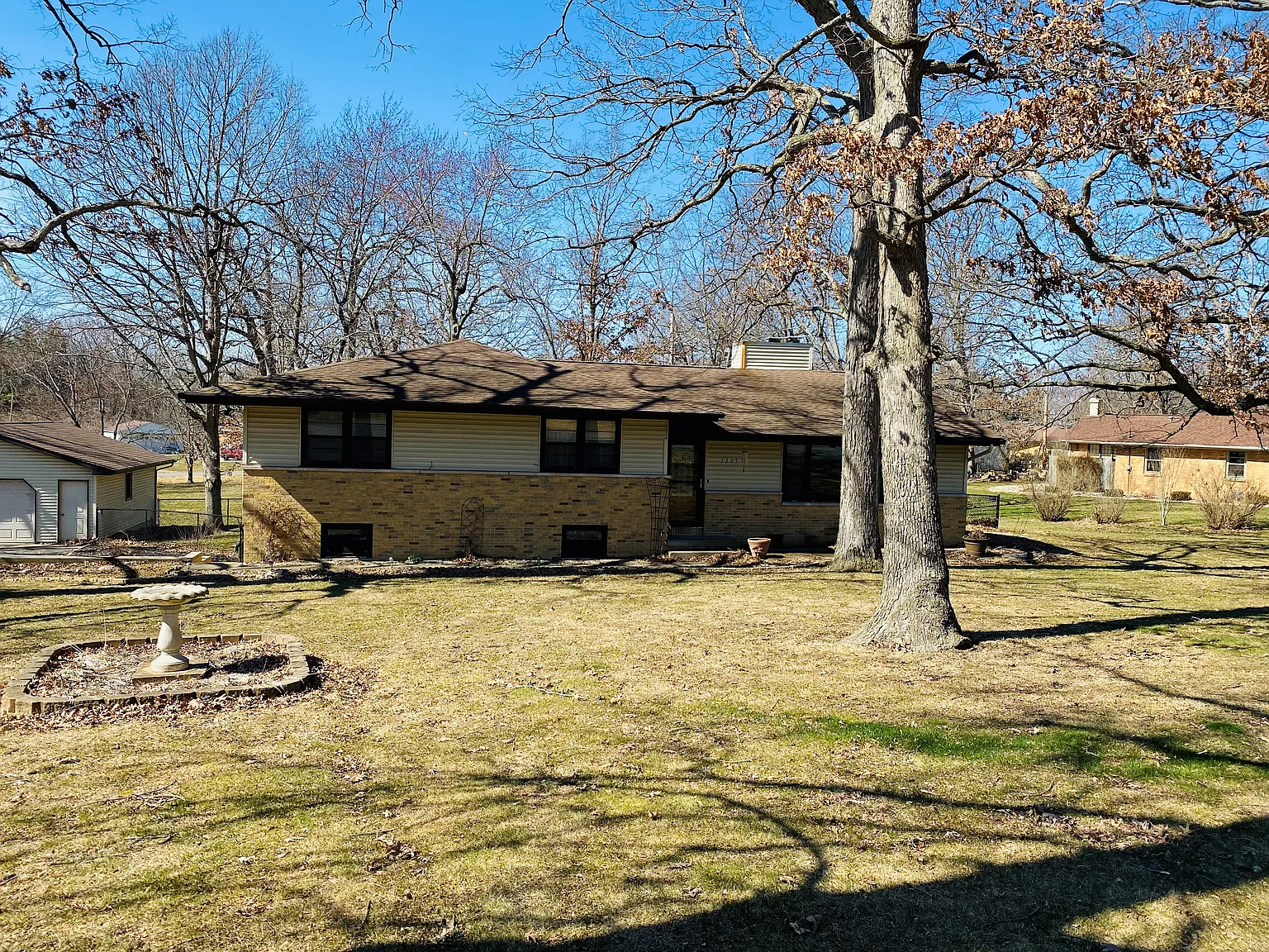 3205 Las Vegas Dr photo 1
