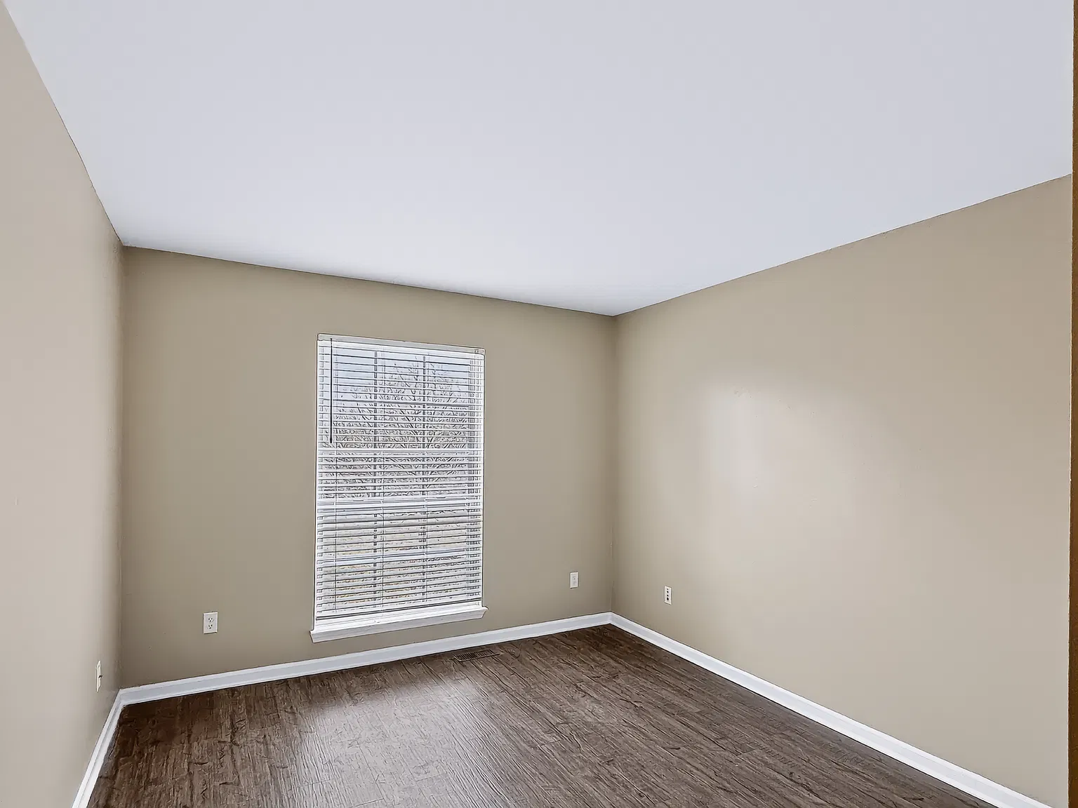 2 bed, 1400 sqft, $1,850 — Photo 4