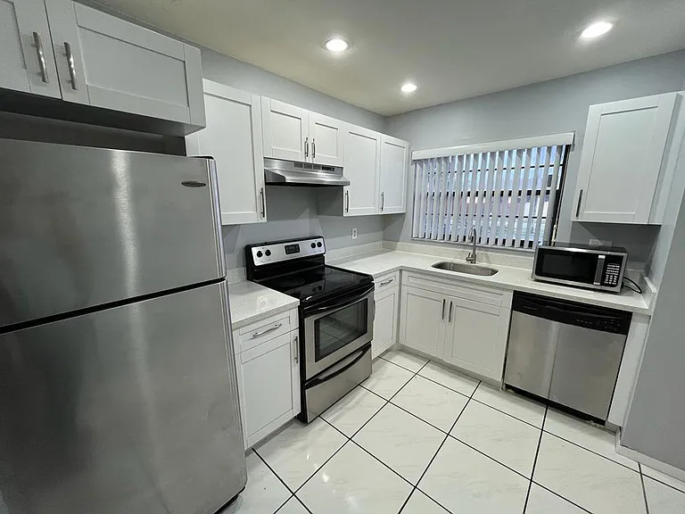 1504 NW 89th Ter #1504 — Photo 8