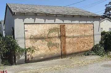 3rd image of 700 E 120th St
