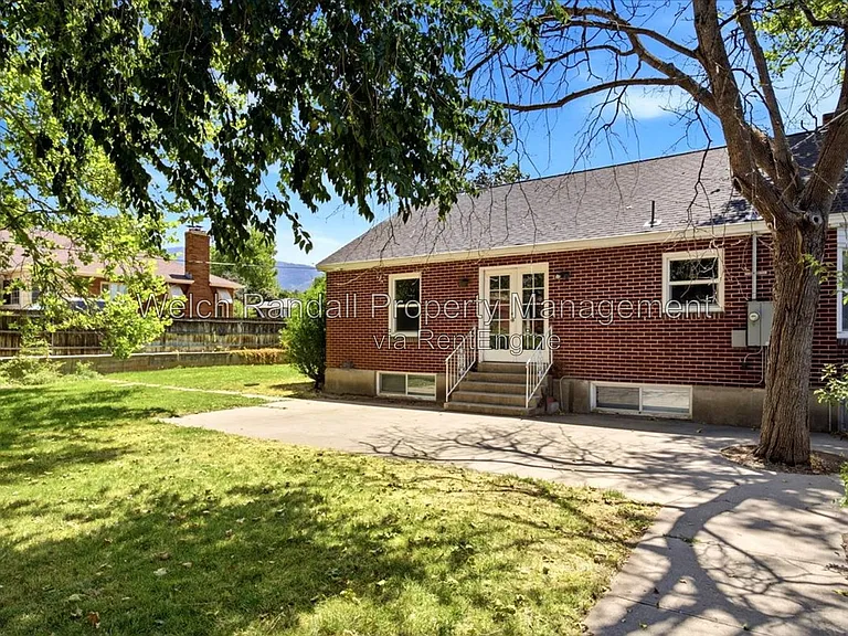 425 E Center St — Photo 26