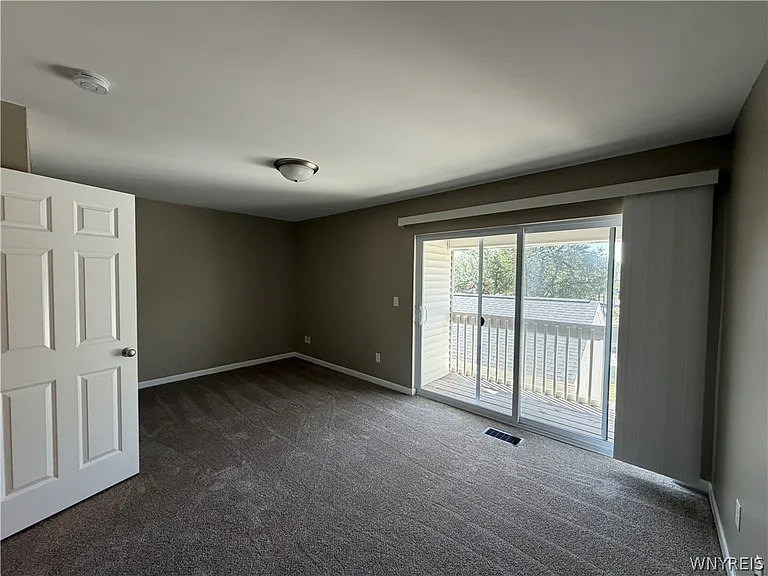723 Robin Rd — Photo 5