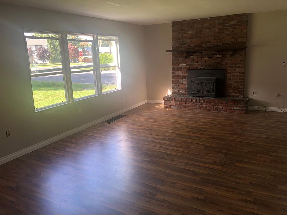 1st image of 1022 Thayer Dr